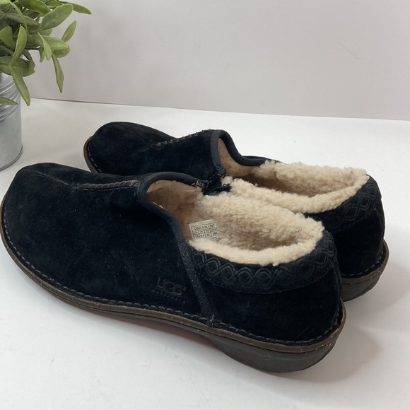 UGG suede slippers size 11 - Picture 4 of 9
